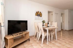 Wonderful 2 Bedroom Apartment Communal Heated Pool