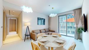 Vacationer Holiday Homes l Modern 2 Bed l Direct Dubai Mall Access l Free Pool, Gym