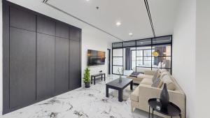 Vacationer Holiday Homes l Lux 2 Bedroom Apartment with Marina & Skyline View Prime Location