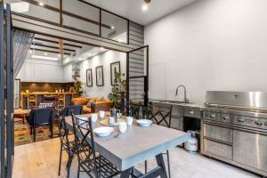 Fitzorys 3BR Luxury Retreat