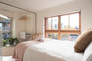 Sleek and Light filledCity Loft Apartment