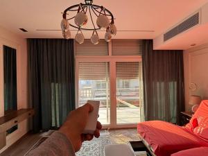 7 BR Smart House with Heated Pool, Waterfall, Garden