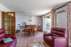 Bright 3 Apartment Near The Sea With Balcony