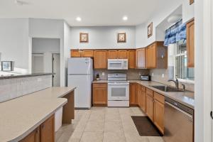 Anchored Out - Waterfront Rental in Great Location - Vesteva