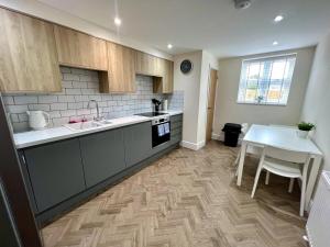 3 The Royal Serviced Apartments, Harwich -Ground Floor-Parking -Wifi