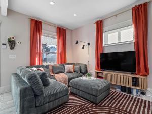 Cleveland Escape - Hot Tub - Karaoke Machine - Sleeps 12