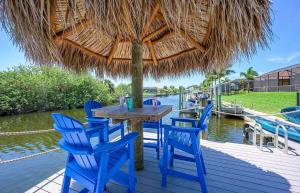 Bellissimo - luxury home pool and Jacuzzi, Kayaks