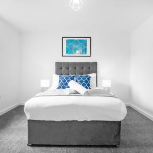 Cozy Two Bed Apartment - Cradley Heath - Smart Tv - Wi-Fi - Parking 49C