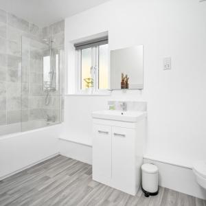 Cozy Two Bed Apartment - Cradley Heath - Smart Tv - Wi-Fi - Parking 49C