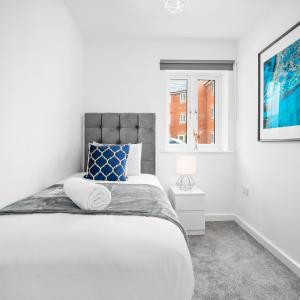 Cozy Two Bed Apartment - Cradley Heath - Smart Tv - Wi-Fi - Parking 49C