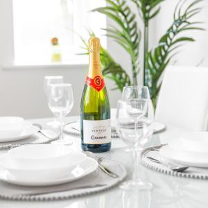 Modern Two Bed Apartment - Smart Tv - Wi-Fi - Parking 49C