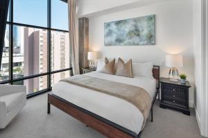 Luxury 2BR 2BA Penthouse-Pool, Gym, Pkg, Views!