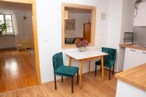 Gemütlich gestaltetes, familiengeführtes Apartment mit Burgblick
