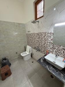 ParkHaven Luxury Villa with Garden View