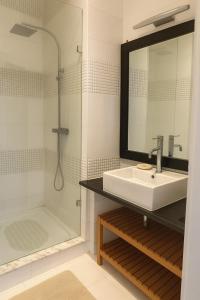 Vue mer Marina Kantaoui - pieds dans leau, calme