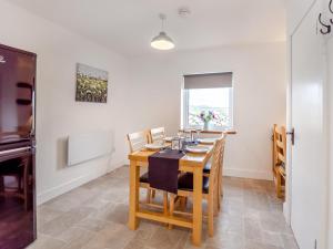 3 Bed in Roundstone oc-i234
