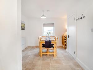 3 Bed in Roundstone oc-i234