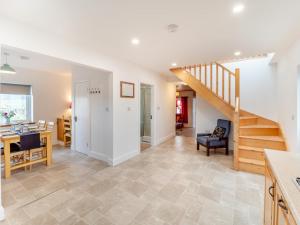 3 Bed in Roundstone oc-i234