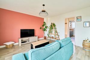 Cobalt - Two-Bedroom Apartment - Balcony