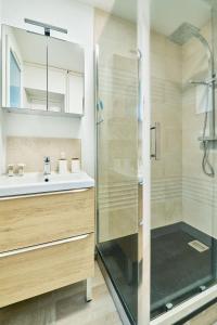 Cobalt - Two-Bedroom Apartment - Balcony