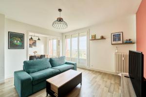 Cobalt - Two-Bedroom Apartment - Balcony