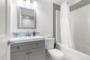 Marvellous Poolside Chalet - Pool & Hot Tub - Pets