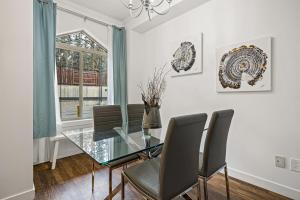 Marvellous Poolside Chalet - Pool & Hot Tub - Pets