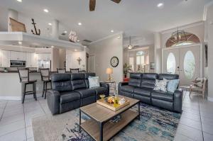 Cape Vista Tropical Waterfront Vacation Home Cape