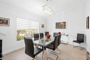 Endless Summer - 4 Bedroom with Gym and Jacuzzi