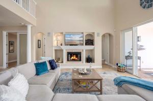 Luxury on Eight Lakes - Gulf Access & Pool table