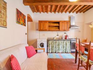 Tuscan Apartment with Pool - Garden and Lake