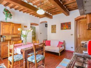 Tuscan Apartment with Pool - Garden and Lake