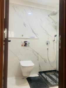 New 8th floor Terrace 5 min from train stations