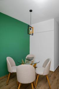 Stylish Green Flat with Balcony in Quiet Area