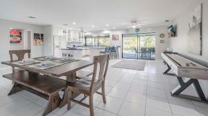 Island Time-Gulf Access Pool Villa with 3 King Beds