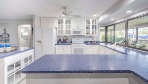 Island Time-Gulf Access Pool Villa with 3 King Beds