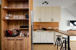 Stylish Green Flat with Balcony in Quiet Area