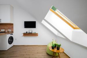 Stylish Green Flat with Balcony in Quiet Area