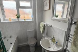 Meriden Apartment - Sleeps 7 - Near Nec Parking