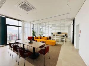 Estúdio moderno a poucos metros do metrô Liberdade