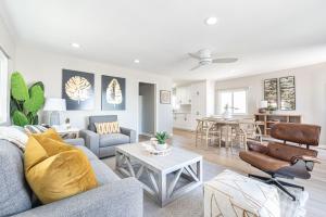 Remodeled 2Br One House From Beach Walk To Shops & Dining By Beachview Rentals