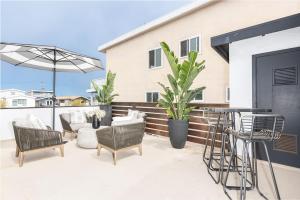 Remodeled 2Br One House From Beach Walk To Shops & Dining By Beachview Rentals