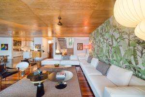 The Beach House - Upscale 5-bed Beachfront Villa w pool pier ocean views