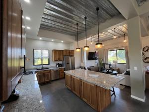 Emerald Blue Villa - Modern 2BR Villa with Rooftop Lounge Pool