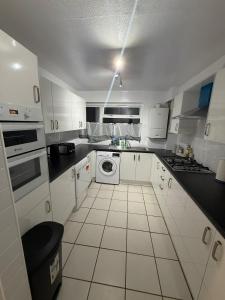 Modern Comfort Near Gatwick, Three Bridges & M23!