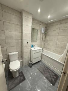 Modern Comfort Near Gatwick, Three Bridges & M23!
