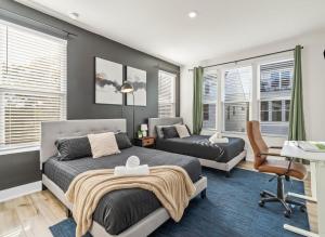 Luxe King 3BR Townhouse Mins to Uptown CLT