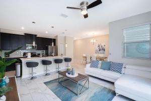 670RG TOWNHOUSE 4 BEDROOMS & 3 BATHROOMS + POOL