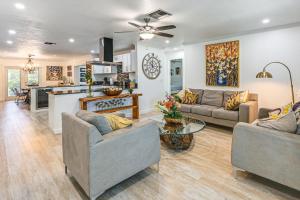 Near 5th Ave & Beach! Family-Friendly Naples Home