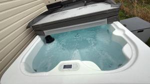 Lucas Retreat Hot Tub Lodge, Bockenfield Morpeth